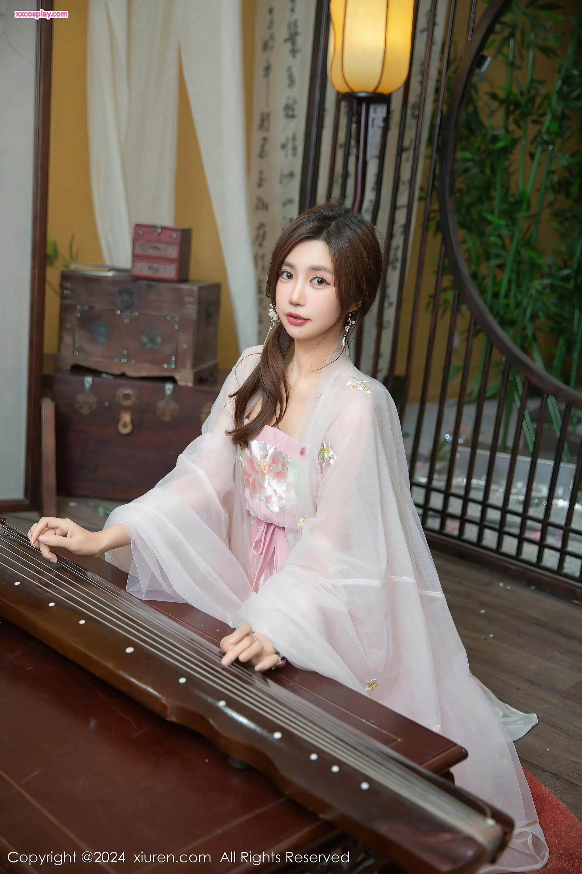 Qilijia Ula: Uyển Chuyển Cổ Điển & Đôi Chân Đẹp